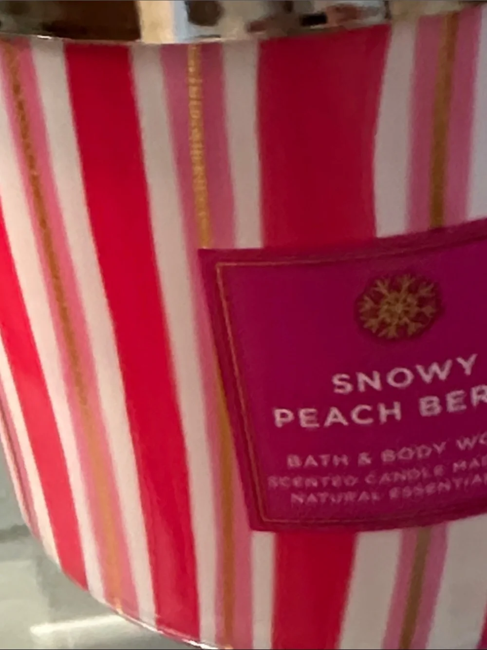 Bath & Body Works Snowy Peach Berry 3 wick Candle new gift hot pink holiday